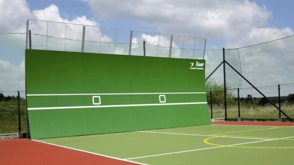 tường tập tennis