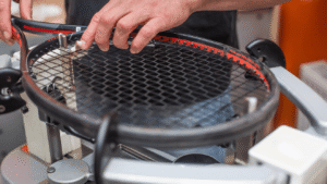 căng dây vợt tennis