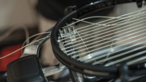 căng dây vợt tennis