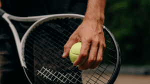 căng dây vợt tennis