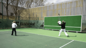tường tập tennis